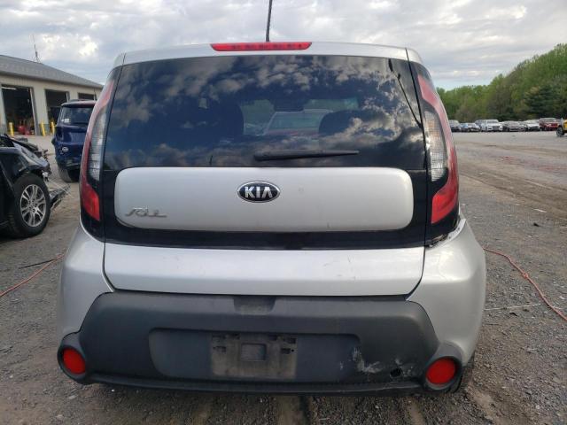 KNDJN2A29F7751261 - 2015 KIA SOUL SILVER photo 6