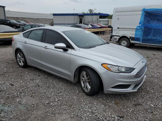 3FA6P0H79JR135539 - 2018 FORD FUSION SE GRAY photo 4