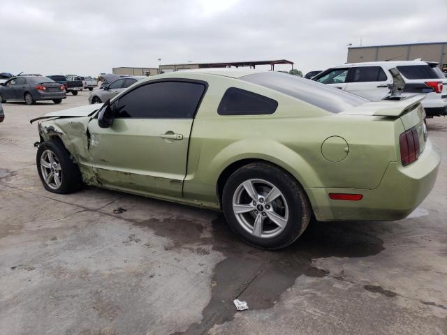 1ZVFT80N455121181 - 2005 FORD MUSTANG GREEN photo 2