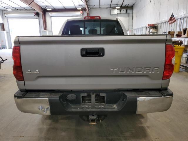 5TFUW5F1XFX488192 - 2015 TOYOTA TUNDRA DOUBLE CAB SR/SR5 SILVER photo 6