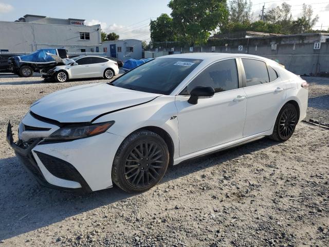 4T1G11AKXRU213539 - 2024 TOYOTA CAMRY SE NIGHT SHADE WHITE photo 1