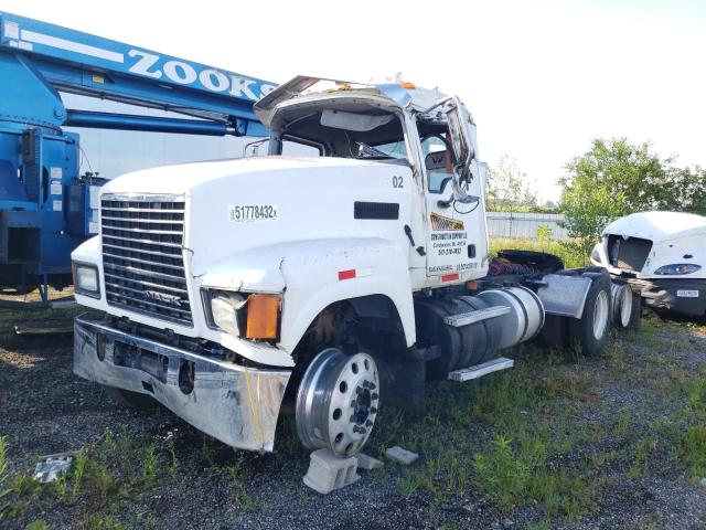 1M2AN09Y59N005253 - 2009 MACK 600 CHU600 WHITE photo 2