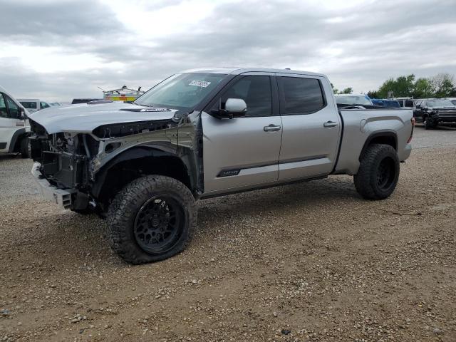 5TFNC5EC1RX004561 - 2024 TOYOTA TUNDRA CREWMAX PLATINUM ვერცხლისფერი ფოტო 1