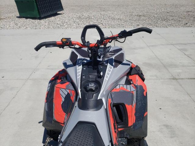 2BPSTJMB2MV000490 - 2021 SKI DOO SUMMIT X E TWO TONE photo 5