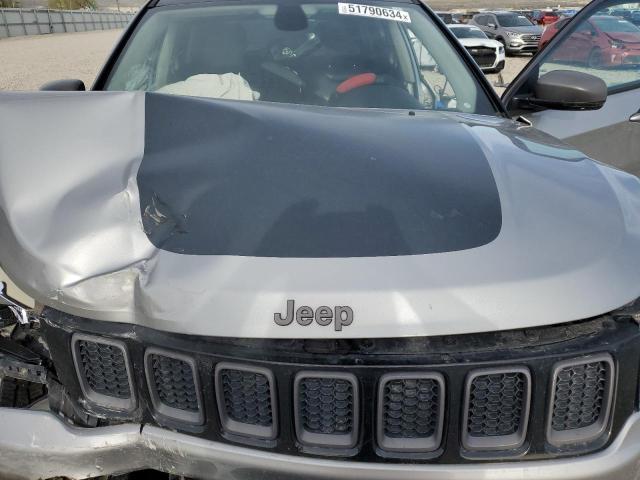 3C4NJDDBXKT713063 - 2019 JEEP COMPASS TRAILHAWK SILVER photo 11