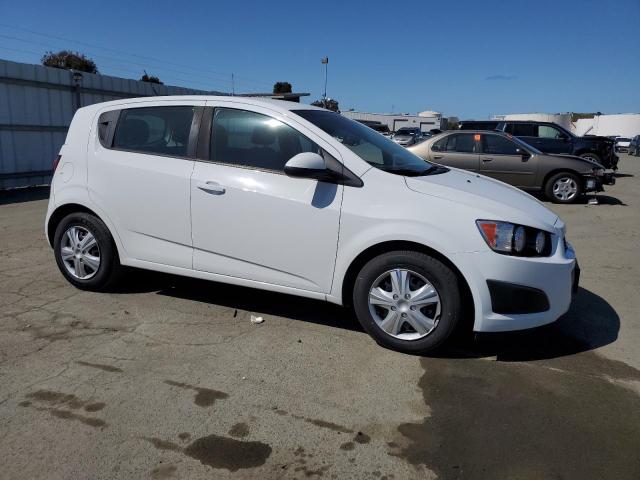 1G1JA6SG8E4137985 - 2014 CHEVROLET SONIC LS WHITE photo 4