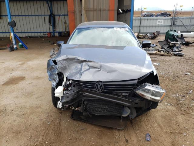 3VW2K7AJ0DM318235 - 2013 VOLKSWAGEN JETTA BASE 灰色 照片 5