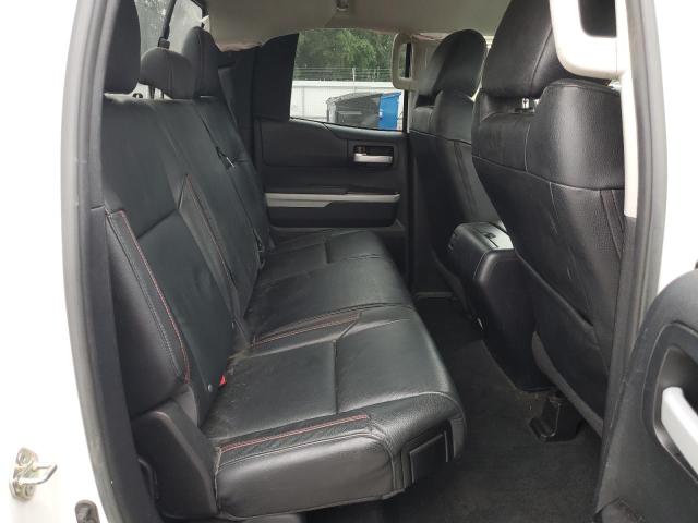 5TFUY5F18HX605779 - 2017 TOYOTA TUNDRA DOUBLE CAB SR/SR5 WHITE photo 10