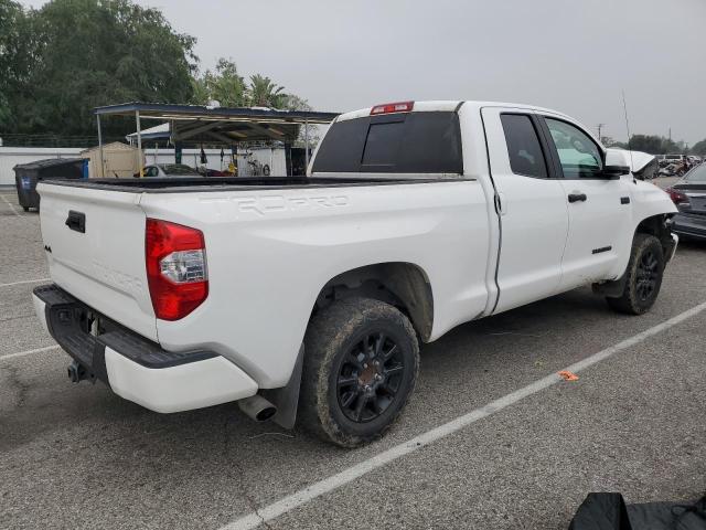 5TFUY5F18HX605779 - 2017 TOYOTA TUNDRA DOUBLE CAB SR/SR5 WHITE photo 3
