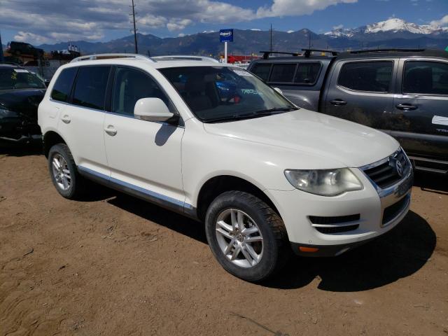 WVGFK7A98AD000604 - 2010 VOLKSWAGEN TOUAREG TDI WHITE photo 4