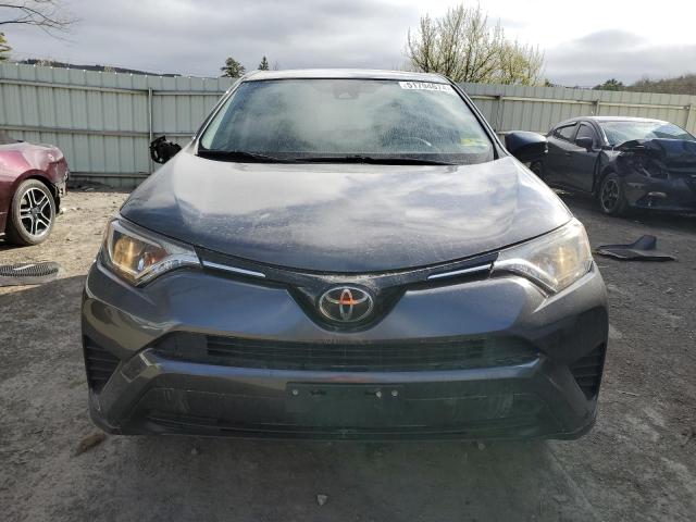 JTMBFREV8JJ239498 - 2018 TOYOTA RAV4 LE CHARCOAL photo 5