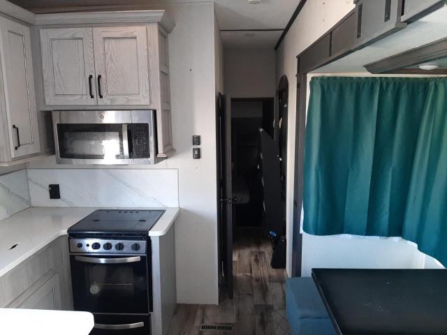 4YDFHMU2XNA740739 - 2022 KEYSTONE TRAILER WHITE photo 6