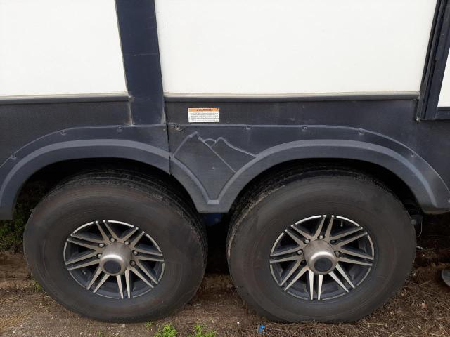 4YDFHMU2XNA740739 - 2022 KEYSTONE TRAILER WHITE photo 8