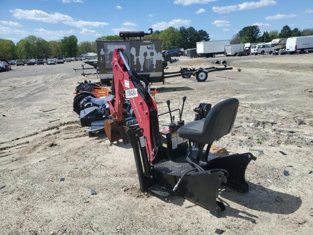 B181911385 - 2019 MAHINDRA AND MAHINDRA 1626B 红色 照片 3