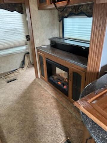 4YDF31523A4701481 - 2010 KEYSTONE MONTANA WHITE photo 6