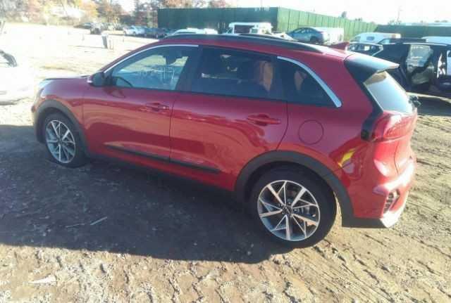 KNDCC3LC5N5537047 - 2022 KIA NIRO TOURING SPECIAL EDITION RED photo 3