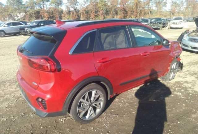 KNDCC3LC5N5537047 - 2022 KIA NIRO TOURING SPECIAL EDITION RED photo 4