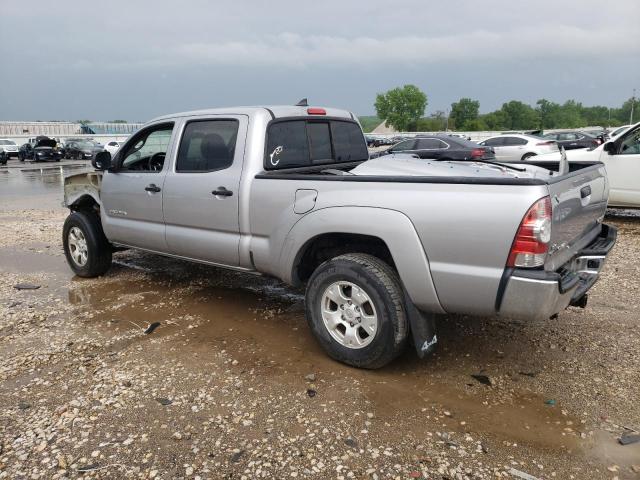 3TMMU4FN0FM077201 - 2015 TOYOTA TACOMA DOUBLE CAB LONG BED SILVER photo 2