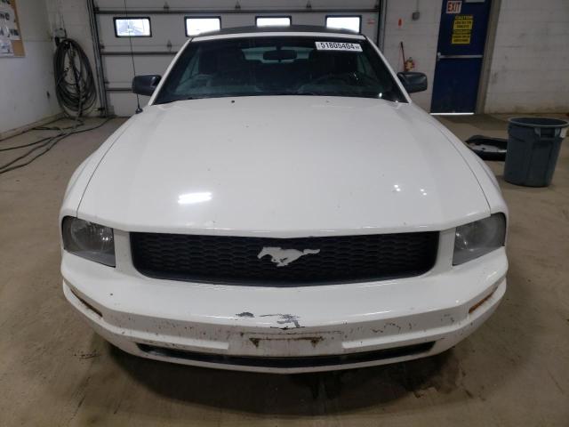 1ZVFT84NX75361350 - 2007 FORD MUSTANG WHITE photo 5