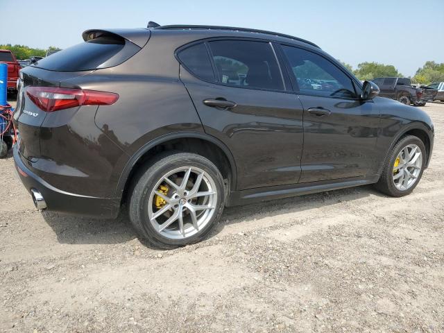 ZASFAKNNXJ7B95063 - 2018 ALFA ROMEO STELVIO TI SPORT BROWN photo 3