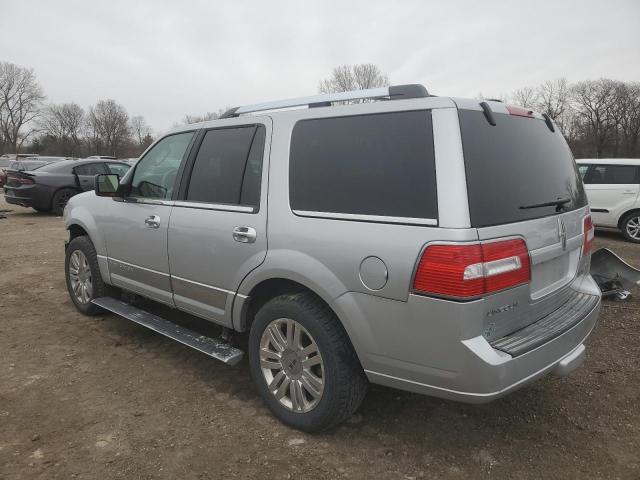 5LMJJ2J53CEL01546 - 2012 LINCOLN NAVIGATOR SILVER photo 2