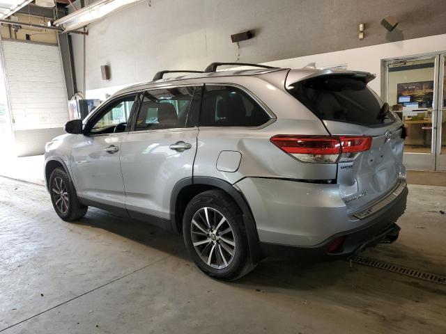 5TDJZRFH7KS602616 - 2019 TOYOTA HIGHLANDER SE SILVER photo 2