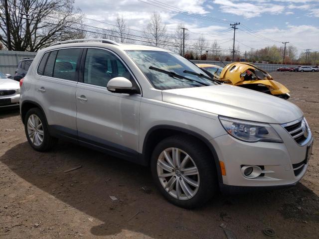 WVGBV75NX9W542347 - 2009 VOLKSWAGEN TIGUAN SE SILVER photo 4