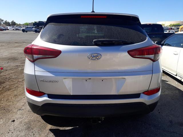 KM8J23A40GU211425 - 2016 HYUNDAI TUCSON SE SILVER photo 6