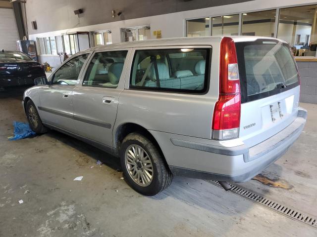 YV1SW64A442359532 - 2004 VOLVO V70 SILVER photo 2