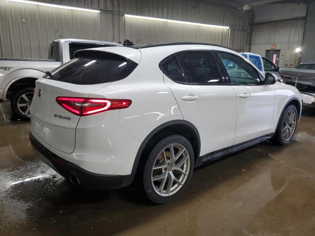 ZASFAKNN5J7C16756 - 2018 ALFA ROMEO STELVIO TI SPORT WHITE photo 3