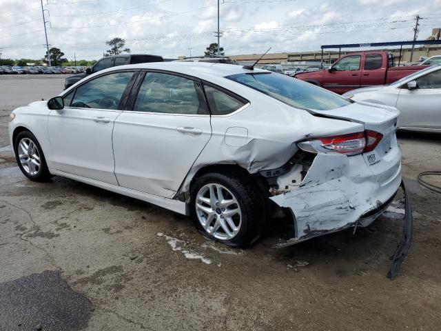 1FA6P0HD3F5112077 - 2015 FORD FUSION SE WHITE photo 2