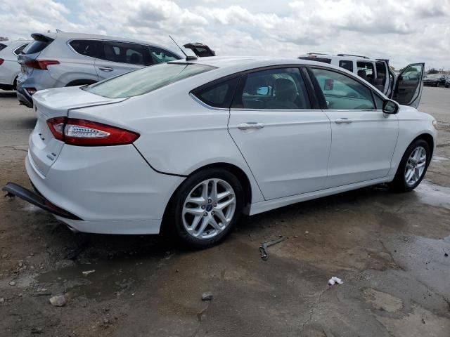 1FA6P0HD3F5112077 - 2015 FORD FUSION SE WHITE photo 3