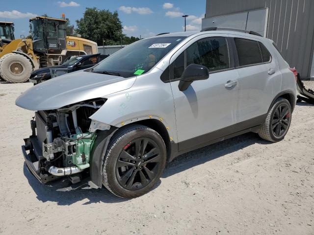 KL7CJLSM4NB556526 - 2022 CHEVROLET TRAX 1LT SILVER photo 1