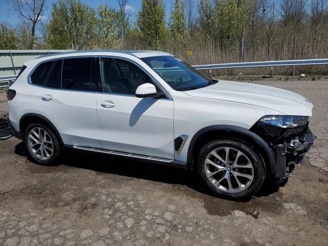 5UX23EU03R9T89747 - 2024 BMW X5 XDRIVE40I WHITE photo 4