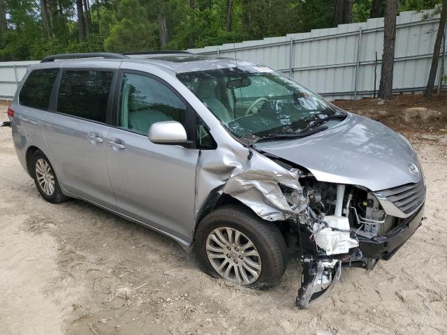 5TDYK3DC7BS162520 - 2011 TOYOTA SIENNA XLE SILVER photo 4