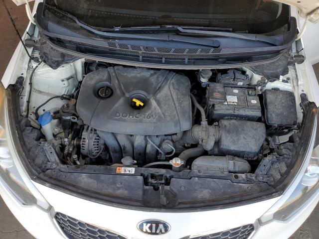 KNAFX4A64G5528828 - 2016 KIA FORTE LX WHITE photo 11