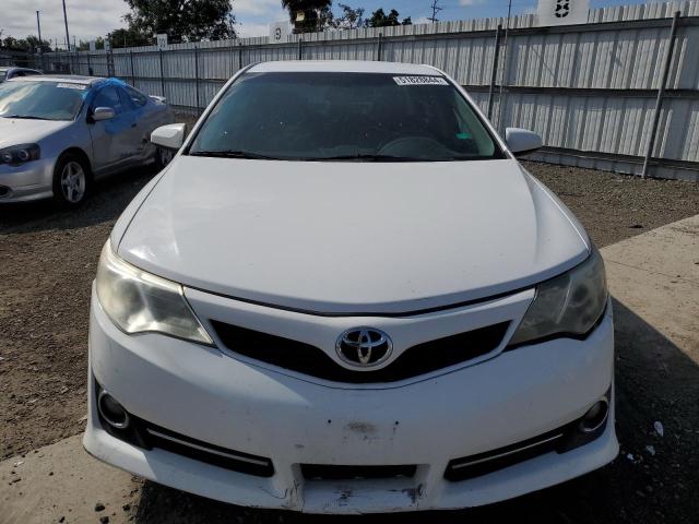 4T1BF1FK2EU423809 - 2014 TOYOTA CAMRY L WHITE photo 5