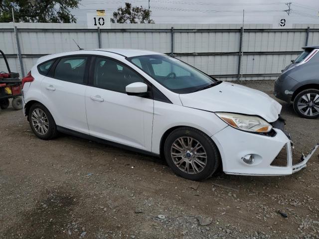 1FAHP3K21CL303280 - 2012 FORD FOCUS SE WHITE photo 4