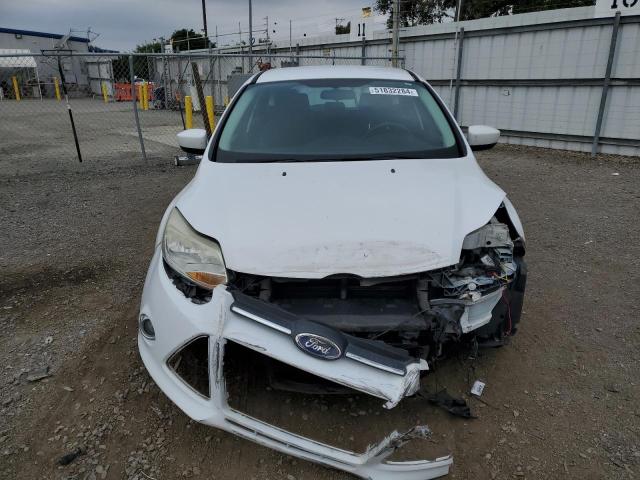 1FAHP3K21CL303280 - 2012 FORD FOCUS SE WHITE photo 5