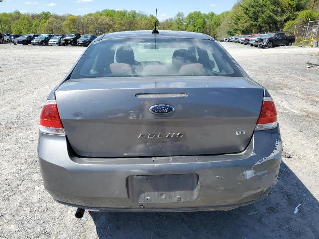 1FAHP3FNXBW100602 - 2011 FORD FOCUS SE GRAY photo 6