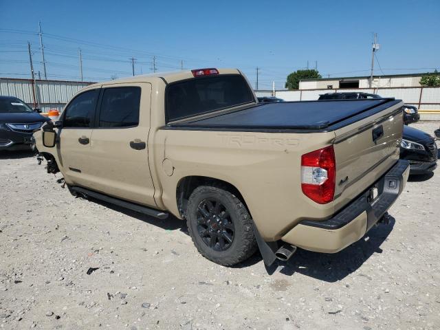 5TFDW5F13GX568323 - 2016 TOYOTA TUNDRA CREWMAX SR5 TAN photo 2