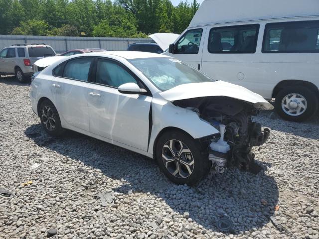 3KPF24ADXME302454 - 2021 KIA FORTE FE WHITE photo 4