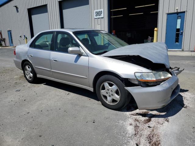 1HGCG1659WA069047 - 1998 HONDA ACCORD EX SILVER photo 4