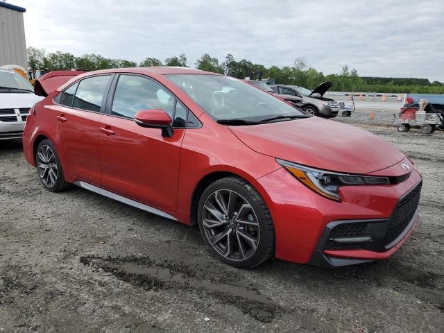 5YFS4MCE1MP076947 - 2021 TOYOTA COROLLA SE RED photo 4