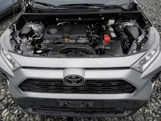 2T3P1RFV0MW197188 - 2021 TOYOTA RAV4 XLE SILVER photo 12