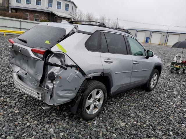 2T3P1RFV0MW197188 - 2021 TOYOTA RAV4 XLE SILVER photo 3