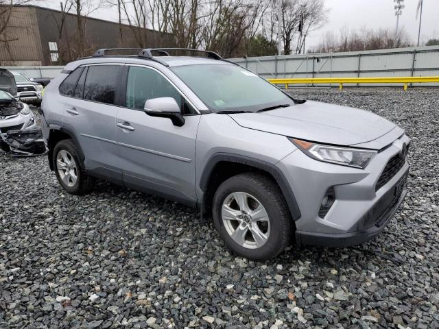 2T3P1RFV0MW197188 - 2021 TOYOTA RAV4 XLE SILVER photo 4