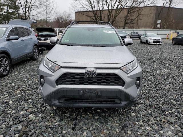 2T3P1RFV0MW197188 - 2021 TOYOTA RAV4 XLE SILVER photo 5