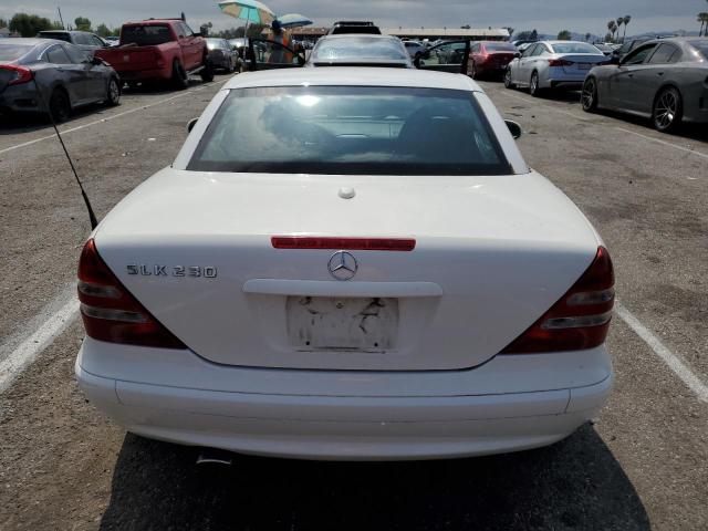 WDBKK49F72F259066 - 2002 MERCEDES-BENZ SLK 230 KOMPRESSOR WHITE photo 10