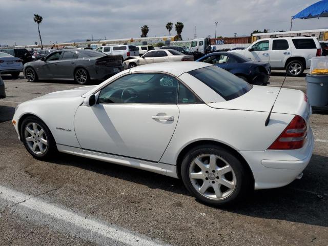 WDBKK49F72F259066 - 2002 MERCEDES-BENZ SLK 230 KOMPRESSOR WHITE photo 2